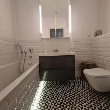 Two Bedroom With Balcony דירה פוזנן